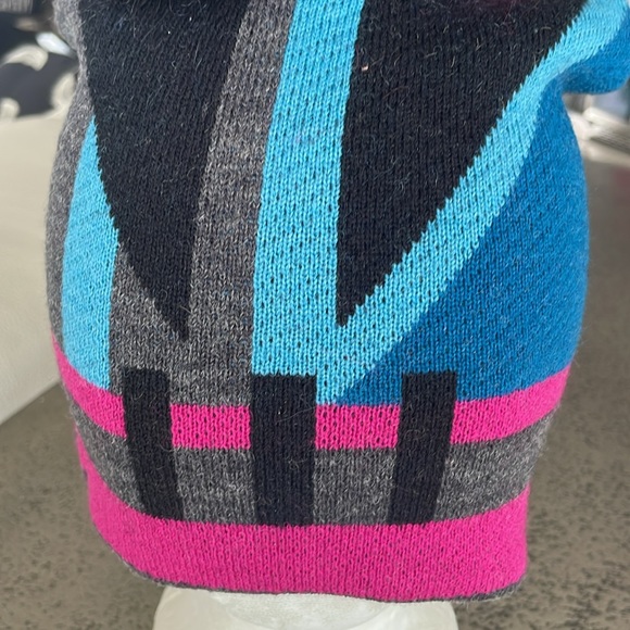 NWT JOCELYN KNIT POM-POM HAT - Picture 2 of 4